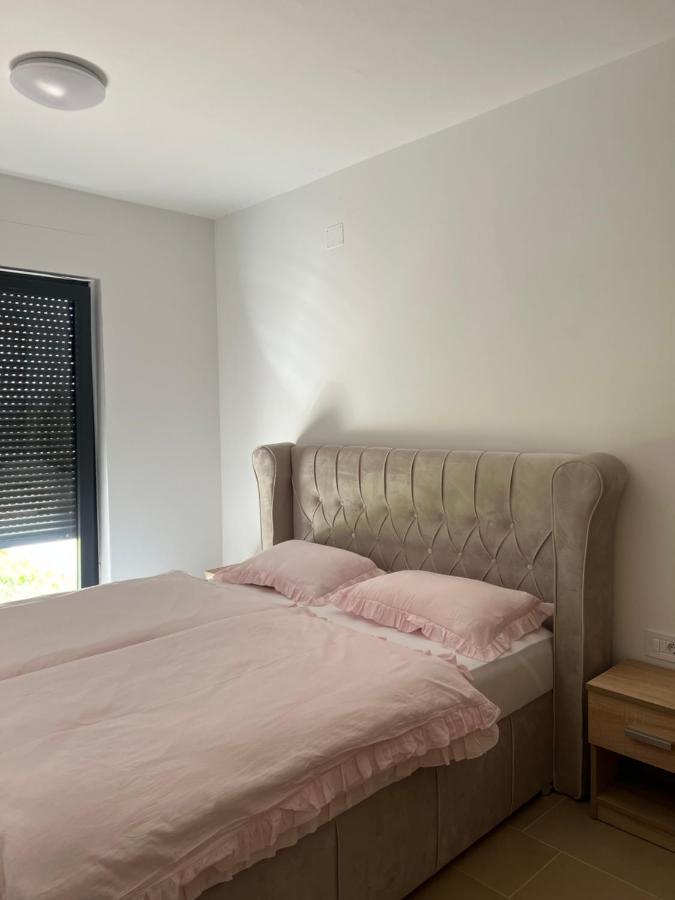 Modern Home Ula Brtonigla Eksteriør billede