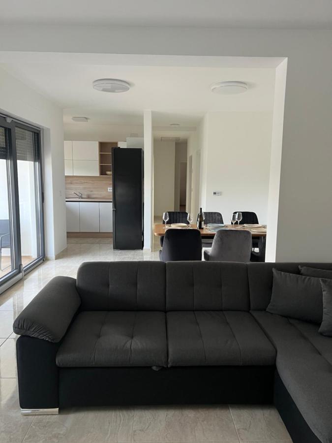 Modern Home Ula Brtonigla Eksteriør billede