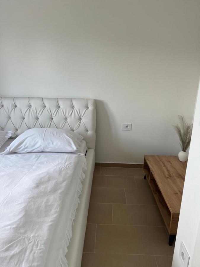 Modern Home Ula Brtonigla Eksteriør billede