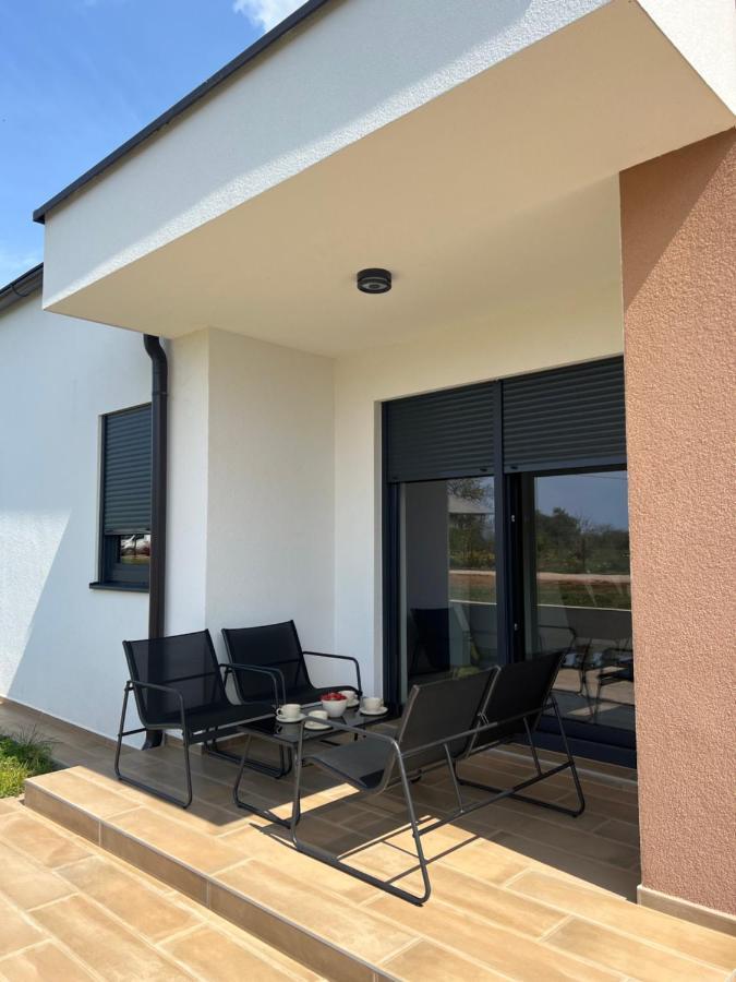 Modern Home Ula Brtonigla Eksteriør billede
