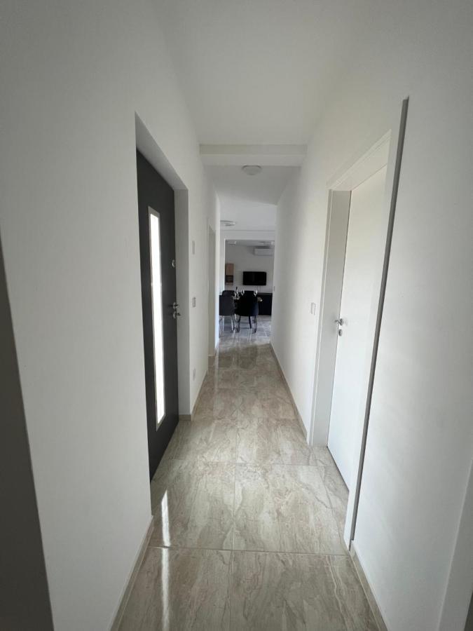 Modern Home Ula Brtonigla Eksteriør billede