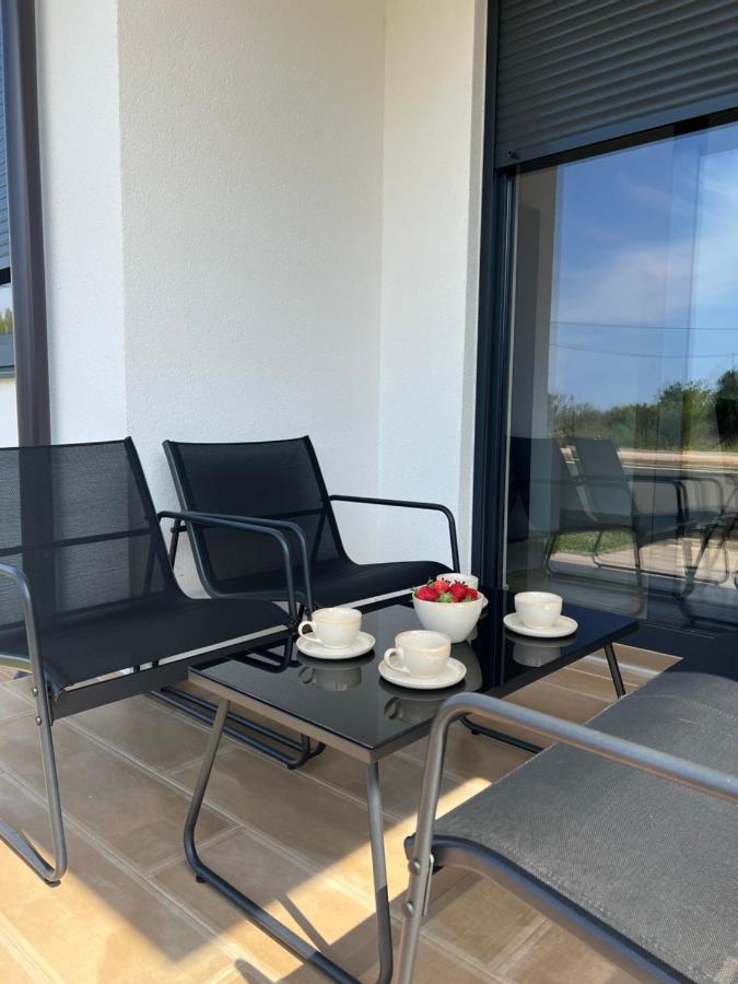Modern Home Ula Brtonigla Eksteriør billede